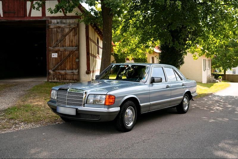 Blau Gebraucht 1980 Mercedes E280 Limousine | 10.950 € - Bild 1/4