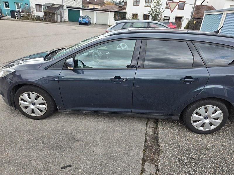 Gebraucht Ford Focus Trend 116 PS (85 kW) 2013 Grau Kombi