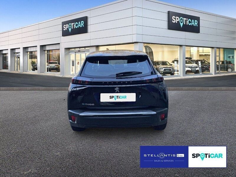 Gebraucht Peugeot e-2008 Active 100 kW (136 PS) 2022 Schwarz SUV