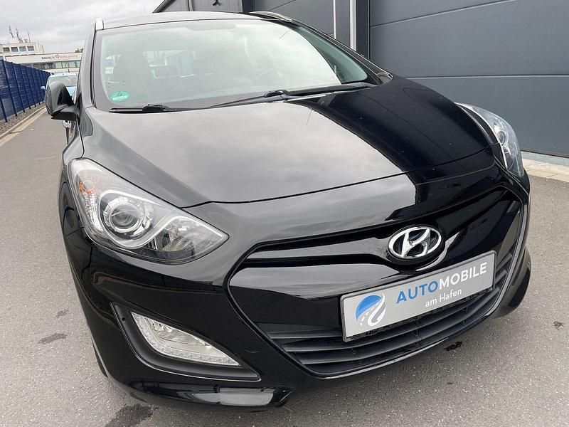 Schwarz Gebraucht 2014 Hyundai i30 Kombi | 7.990 € (Etwas zu teuer) - Bild 1/4