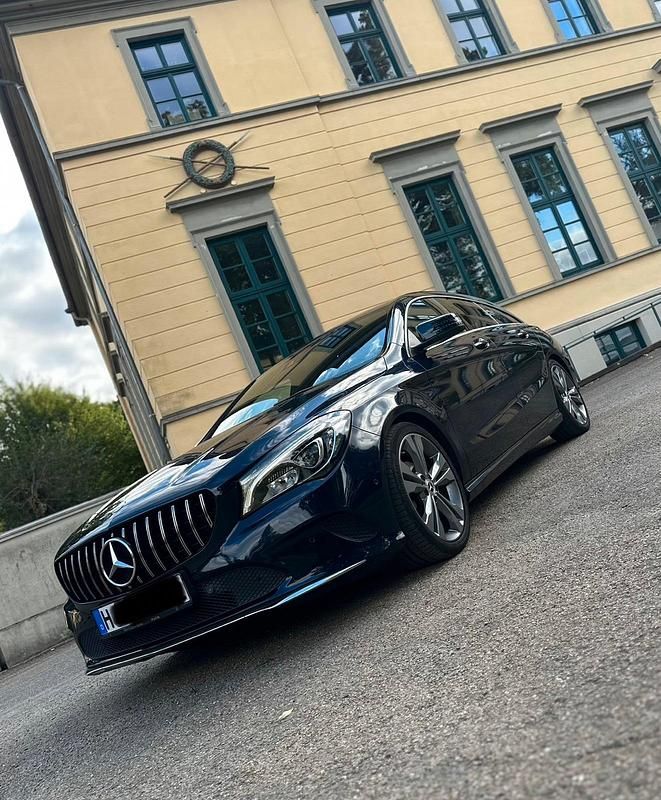 Blau Gebraucht 2018 Mercedes CLA180 Limousine | 16.100 € (Guter Preis) - Bild 1/4