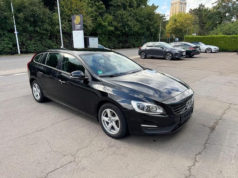 Gebraucht Volvo V60 Business Edition 150 PS (110 kW) 2017 Schwarz Kombi