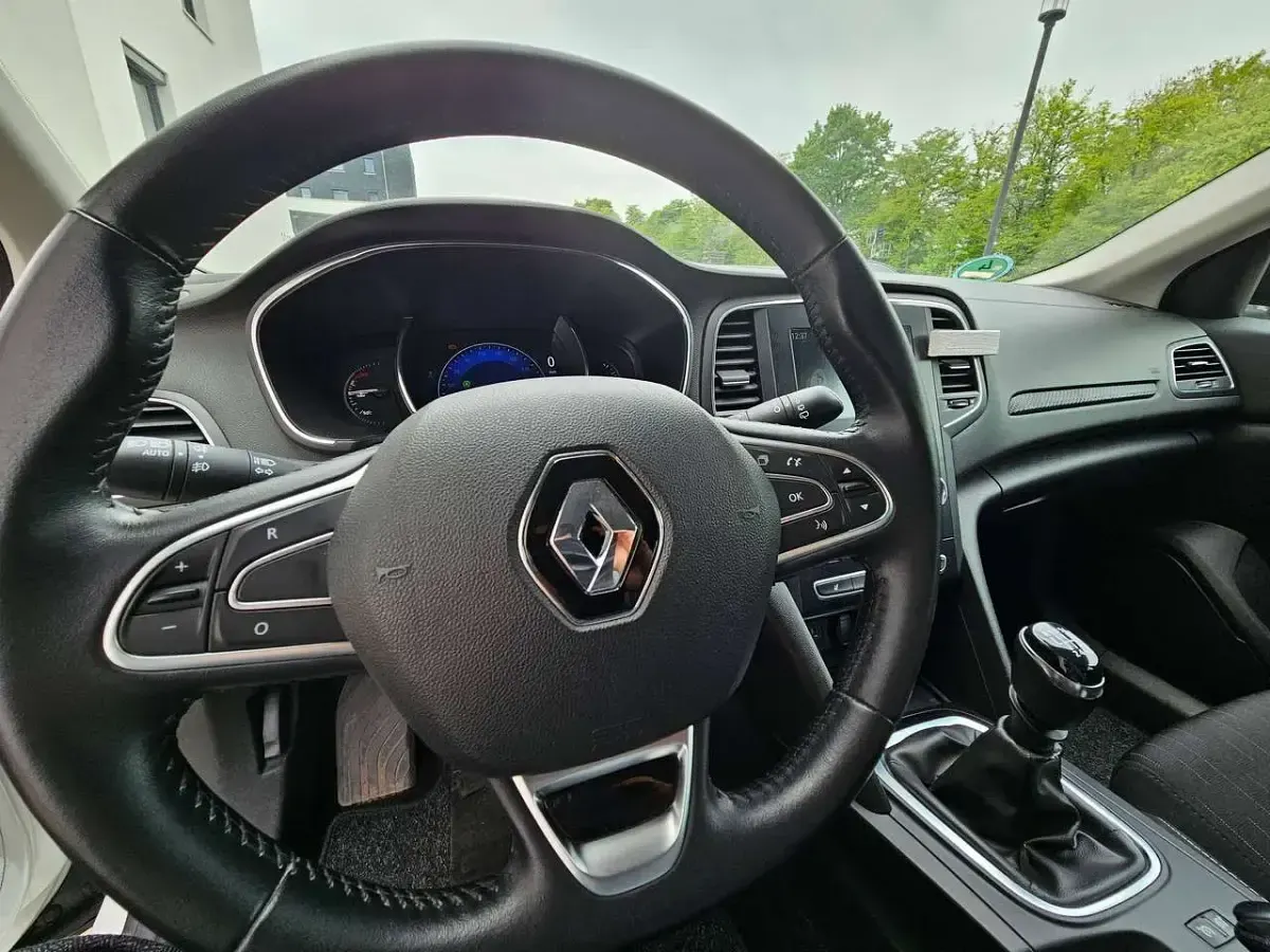 Gebraucht Renault Mégane IV LIMITED 140 PS (102 kW) 2019 Weiß Limousine