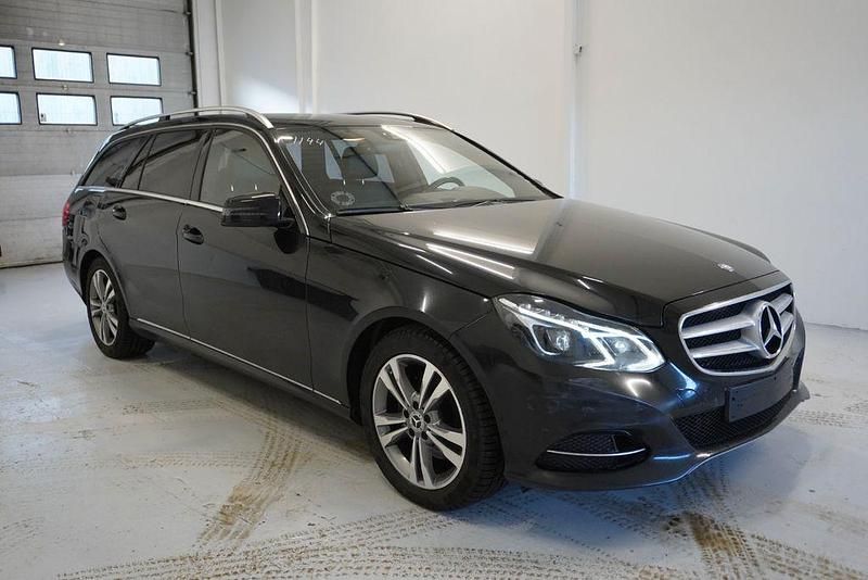 Gebraucht Mercedes E350 Avantgarde 252 PS (185 kW) 2013 Schwarz Limousine