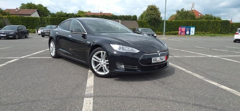 Schwarz Gebraucht 2016 Tesla Model S Limousine | 19.900 € (Superpreis) - Bild 1/4