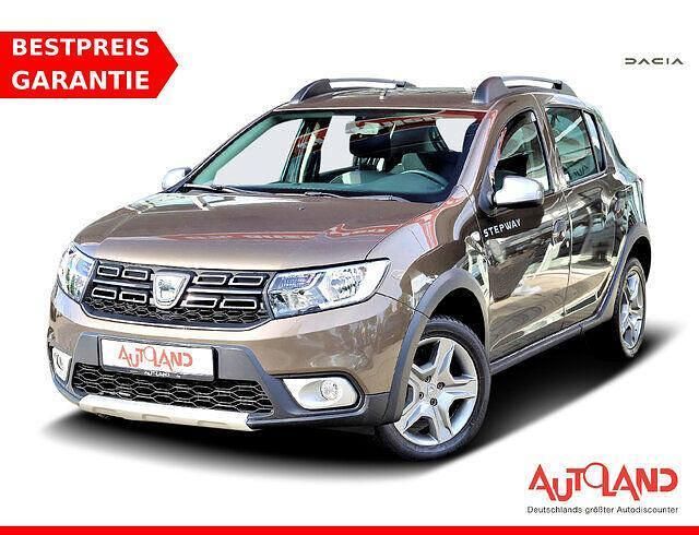 Braun Gebraucht 2018 Dacia Sandero Prestige Kleinwagen | 14.950 € (Teuer) - Bild 1/4