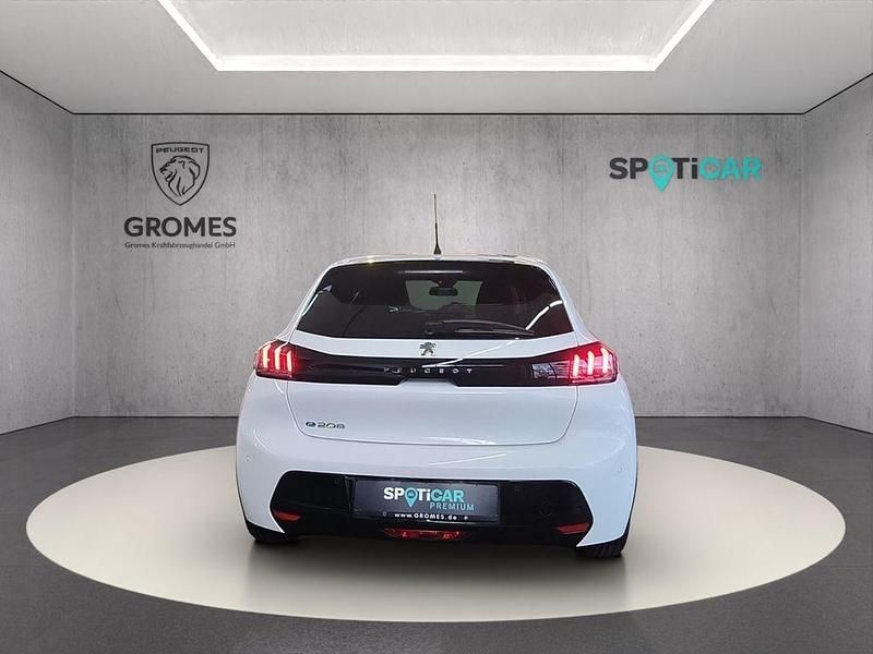 Gebraucht Peugeot e-208 Allure 100 kW (136 PS) 2023 Weiß Kleinwagen