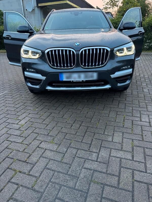 Grau Gebraucht 2020 BMW X3 Efficient Dynamics SUV | 31.000 € (Superpreis) - Bild 1/4