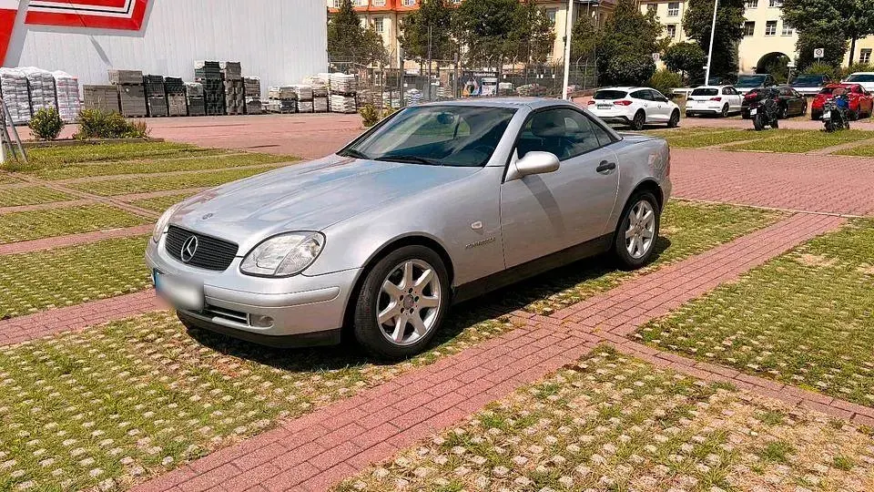Gebraucht Mercedes SLK230 194 PS (142 kW) 1997 Silber Cabrio