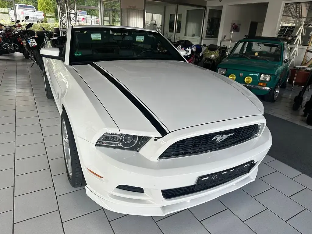 Gebraucht Ford Mustang 305 PS (224 kW) 2013 Weiß Cabrio