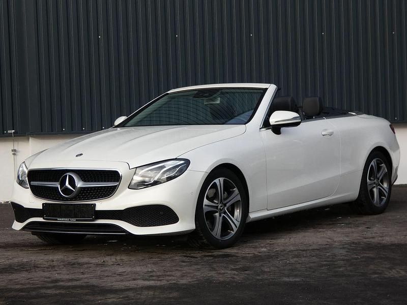 Diamantweiß bright Gebraucht 2018 Mercedes E220 Cabrio | 29.490 € (Fairer Preis) - Bild 1/4