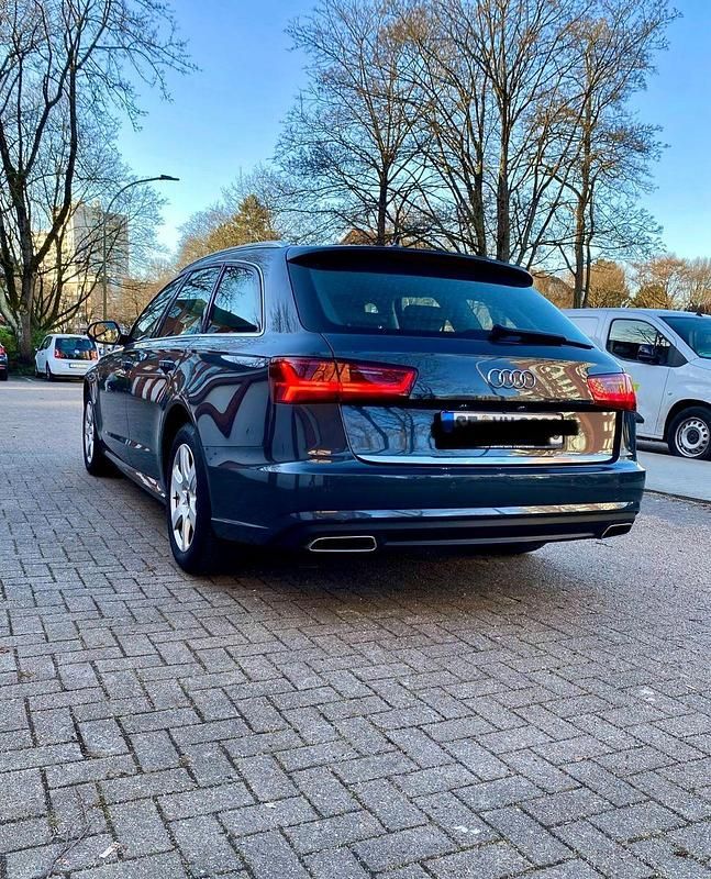 Gebraucht Audi A6 Ambiente 190 PS (139 kW) 2016 Blau Kombi