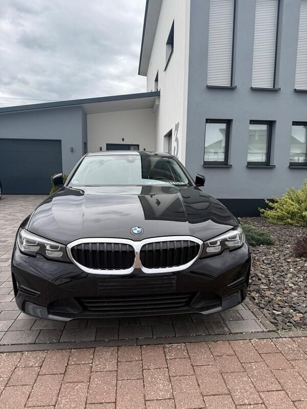 Schwarz Gebraucht 2020 BMW 330e Sport Line Limousine | 24.000 € (Fairer Preis) - Bild 1/4