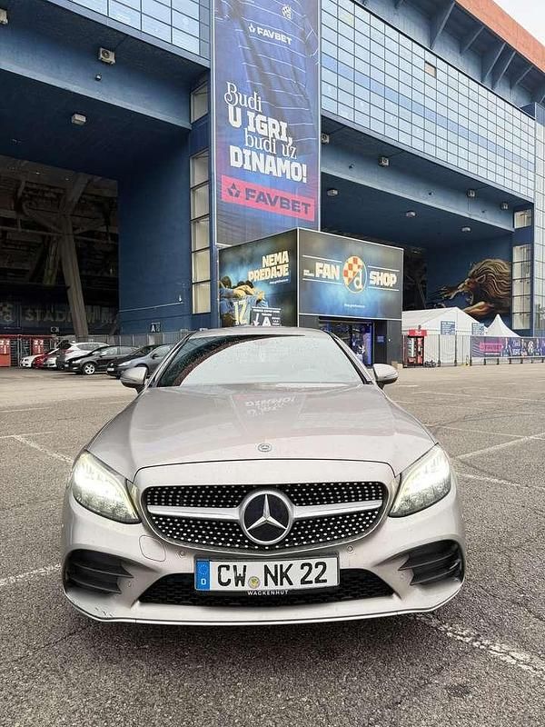 Gebraucht Mercedes C180 AMG line 156 PS (114 kW) 2018 Coupé