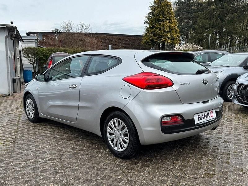 Gebraucht Kia Ceed 90 PS (66 kW) 2013 Silber Kleinwagen