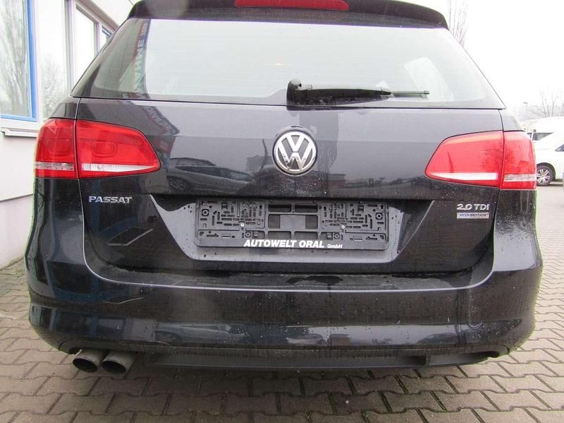 Gebraucht VW Passat Trendline 140 PS (102 kW) 2012 Deep black perleffekt Kombi