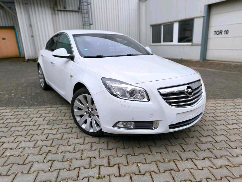 Gebraucht Opel Insignia 140 PS (102 kW) 2011 Weiß Limousine