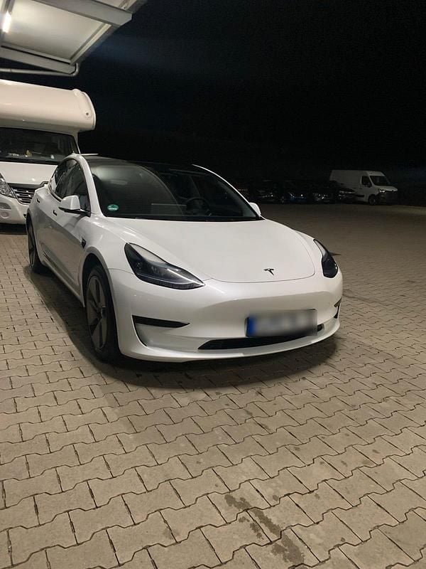 Gebraucht Tesla Model 3 Standard Range 208 kW (283 PS) 2022 Weiß Limousine