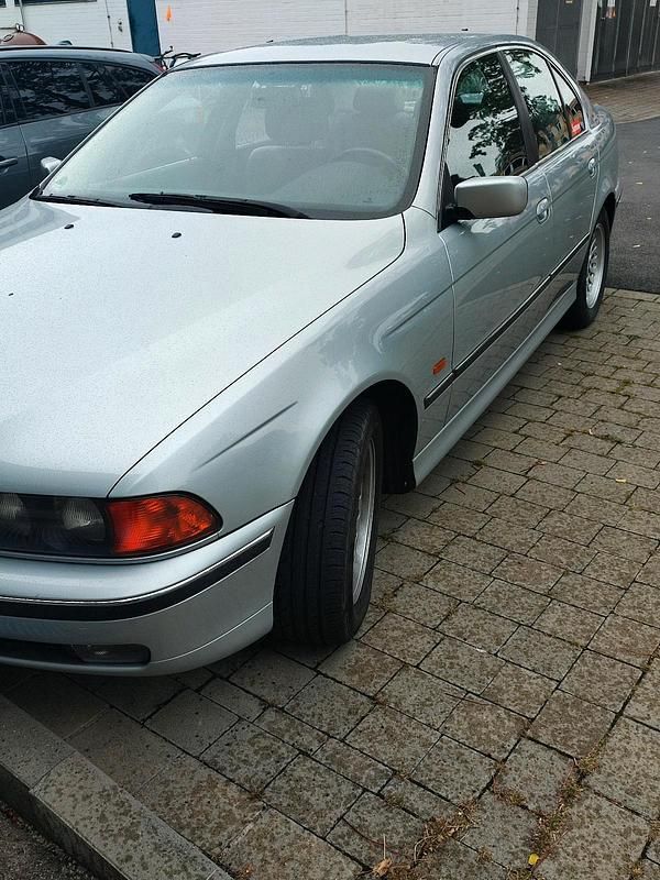 Silber Gebraucht 1997 BMW 528 Limousine | 13.200 € - Bild 1/4