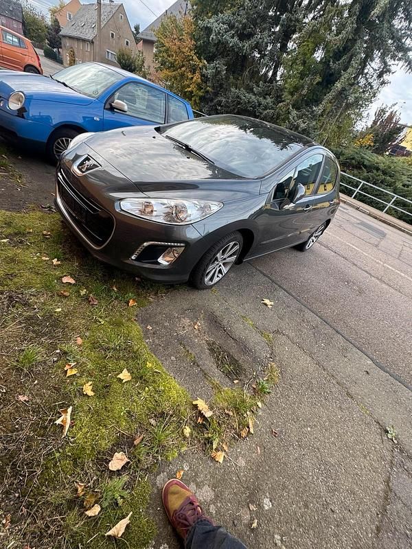 Grau Gebraucht 2008 Peugeot 308 Kleinwagen | 4.500 € (Fairer Preis) - Bild 1/4