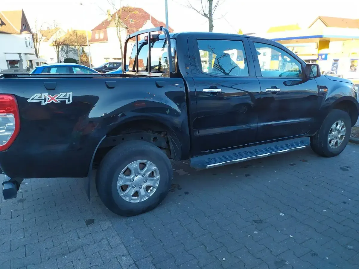Gebraucht Ford Ranger XLT 160 PS (117 kW) 2017 Schwarz Pickup