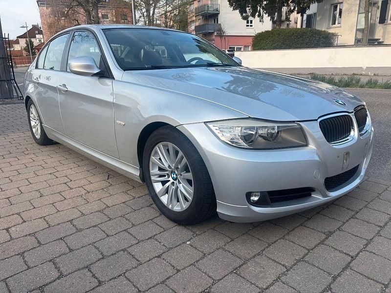 Gebraucht BMW 320 170 PS (125 kW) 2009 Silber Limousine