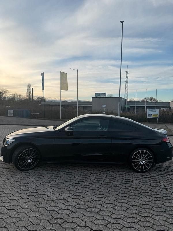 Gebraucht Mercedes C300 245 PS (180 kW) 2019 Schwarz Coupé