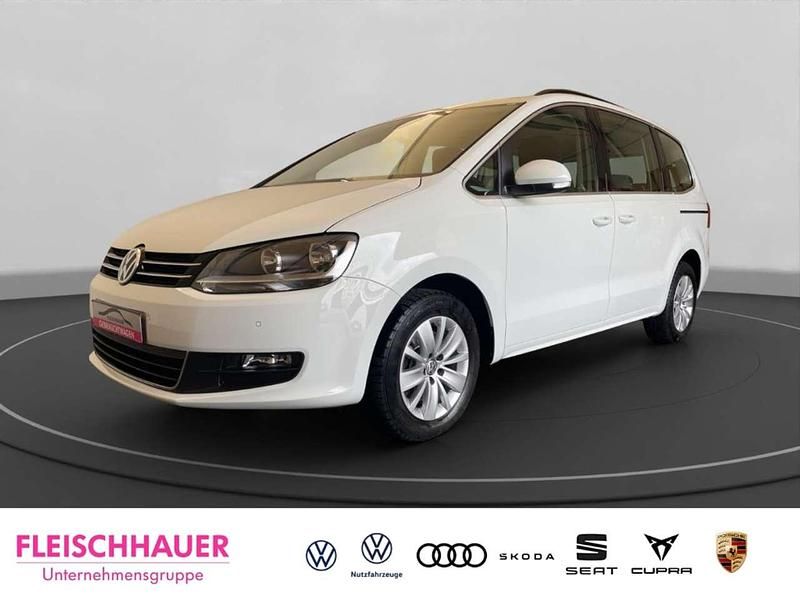 Weiss Gebraucht 2023 VW Sharan Comfortline Van / Kleinbus | 30.890 € (Guter Preis) - Bild 1/4