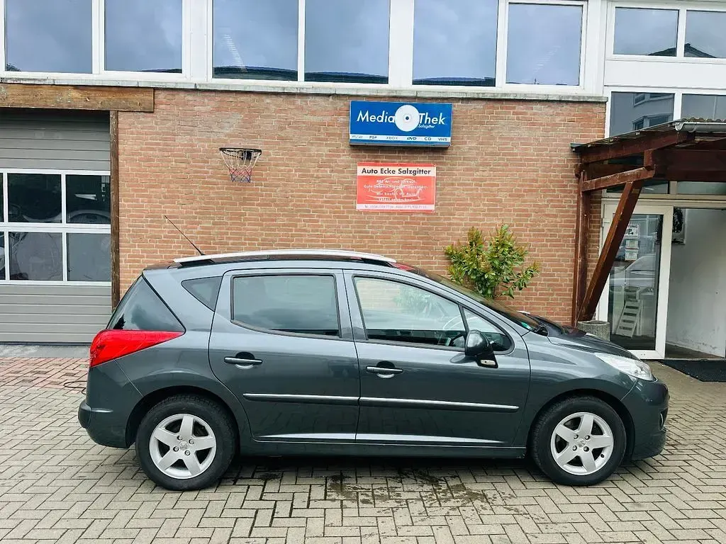 Gebraucht Peugeot 207 Family 95 PS (69 kW) 2012 Grau Kombi
