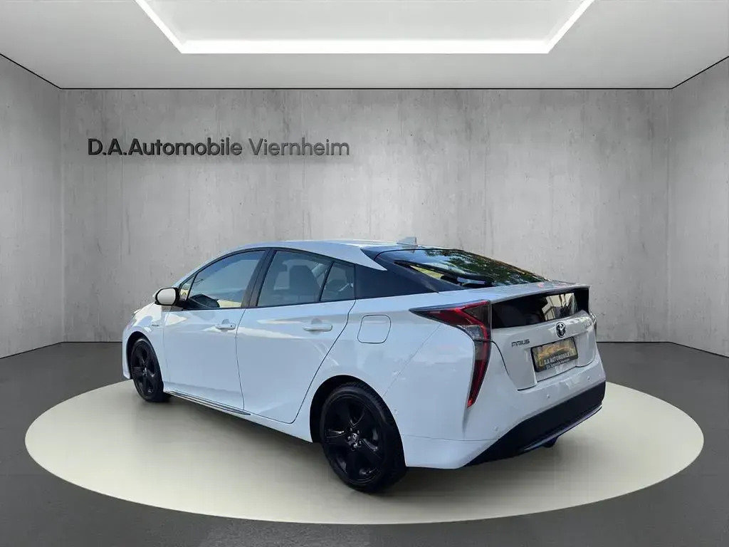 Gebraucht Toyota Prius Executive 122 PS (89 kW) 2017 Weiß Limousine