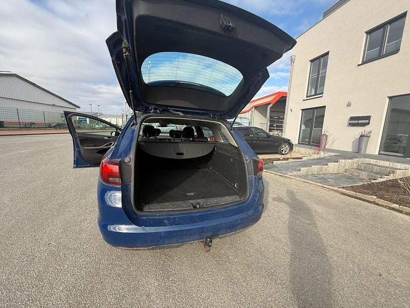 Gebraucht Opel Astra 101 PS (74 kW) 2018 Blau Kombi