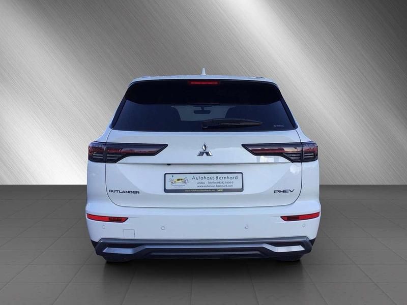 Neu Mitsubishi Outlander P-HEV Edition 136 PS (100 kW) 2025 Andenweiss SUV