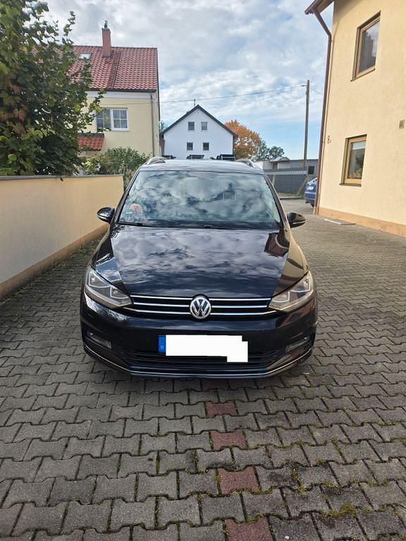 Schwarz Gebraucht 2017 VW Touran Sound Van / Kleinbus | 12.500 € (Guter Preis) - Bild 1/4