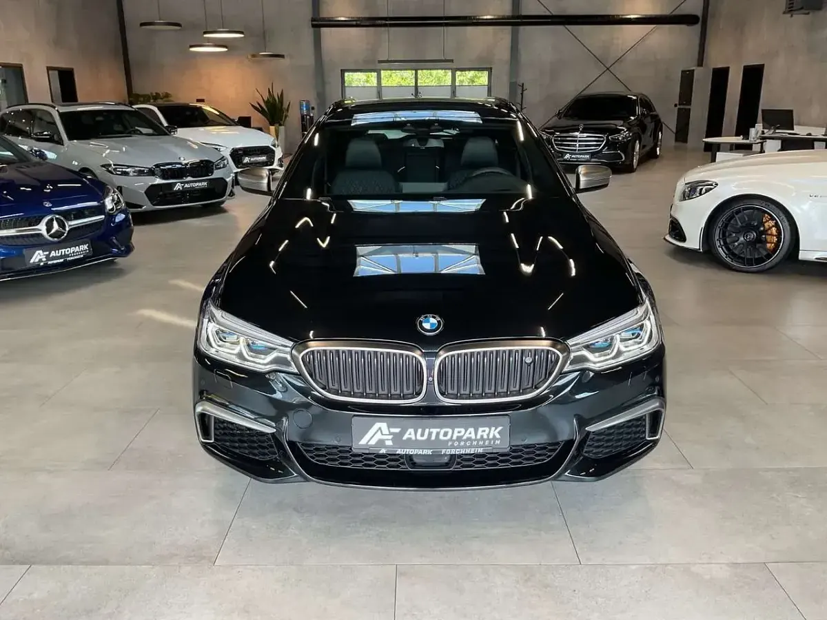 Gebraucht BMW 550 400 PS (294 kW) 2020 Saphirschwarz Kombi