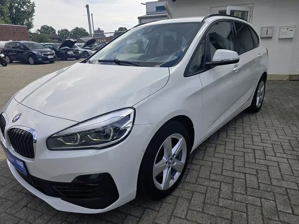 Gebraucht BMW 220 Active Tourer Sport Line 192 PS (141 kW) 2019 Weiß (alpinweiss 3) Van / Kleinbus