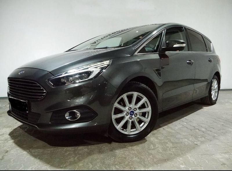 Grau Gebraucht 2016 Ford S-MAX S Van / Kleinbus | 16.600 € (Fairer Preis) - Bild 1/4