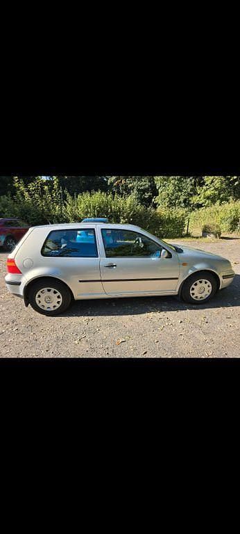 Silber Gebraucht 1999 VW Golf Basis Limousine | 1.800 € (Fairer Preis) - Bild 1/4