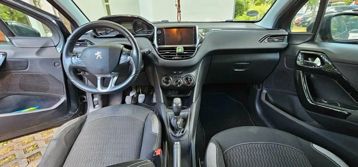 Gebraucht Peugeot 208 Active 82 PS (60 kW) 2015 Grau Kleinwagen