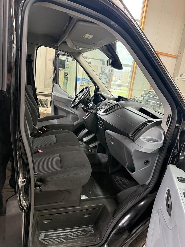 Gebraucht Ford Transit 170 PS (125 kW) 2018 Schwarz Van