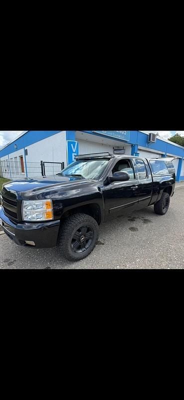 Schwarz Gebraucht 2010 Chevrolet Silverado SUV | 23.900 € - Bild 1/4
