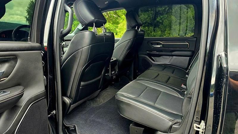 Second-hand Dodge Ram 401 CP (294 kW) 2023 Negru Pickup