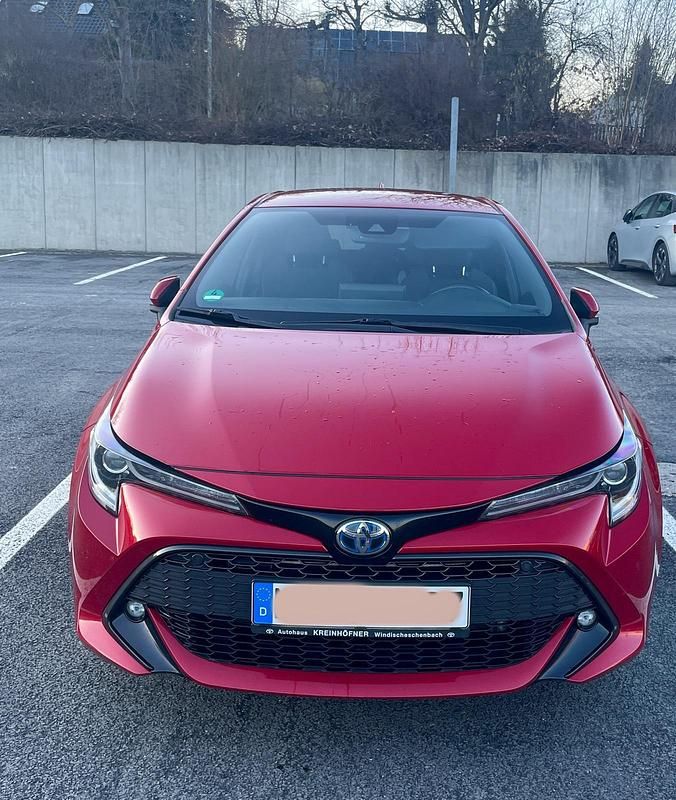 Gebraucht Toyota Corolla 152 PS (111 kW) 2019 Rot Limousine