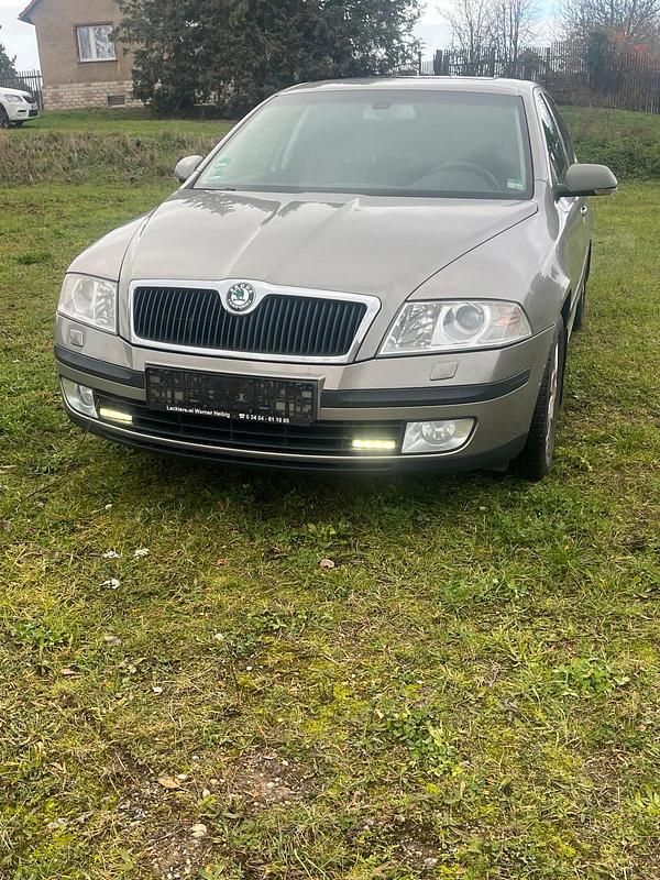 Gold Gebraucht 2008 Skoda Octavia Limousine | 2.300 € (Superpreis) - Bild 1/4