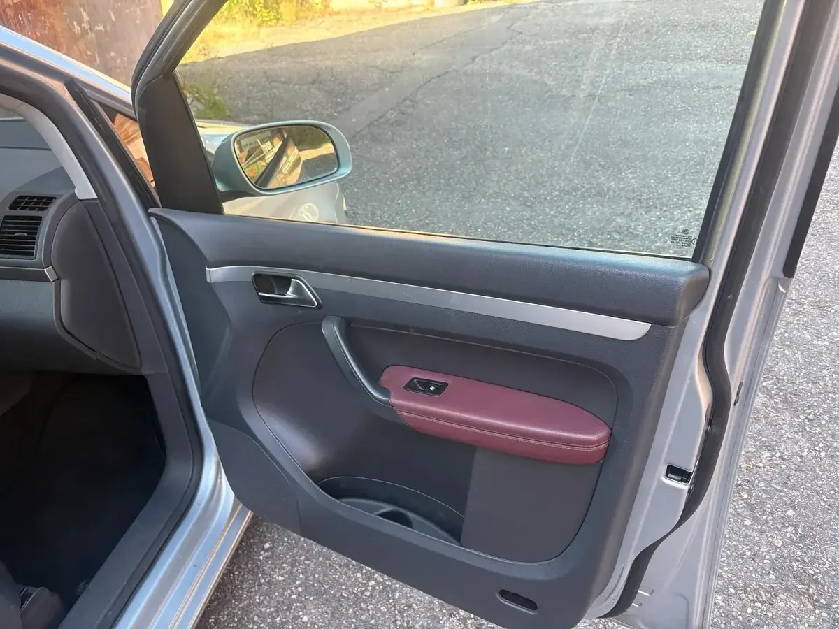 Gebraucht VW Touran 140 PS (102 kW) 2006 Silber Van / Kleinbus