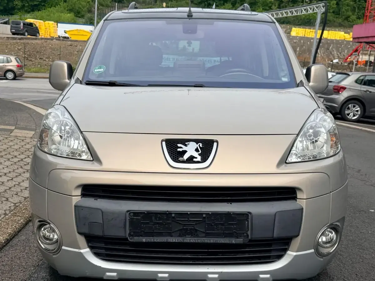 Gebraucht Peugeot Partner Tepee Premium 120 PS (88 kW) 2010 Beige Van / Kleinbus