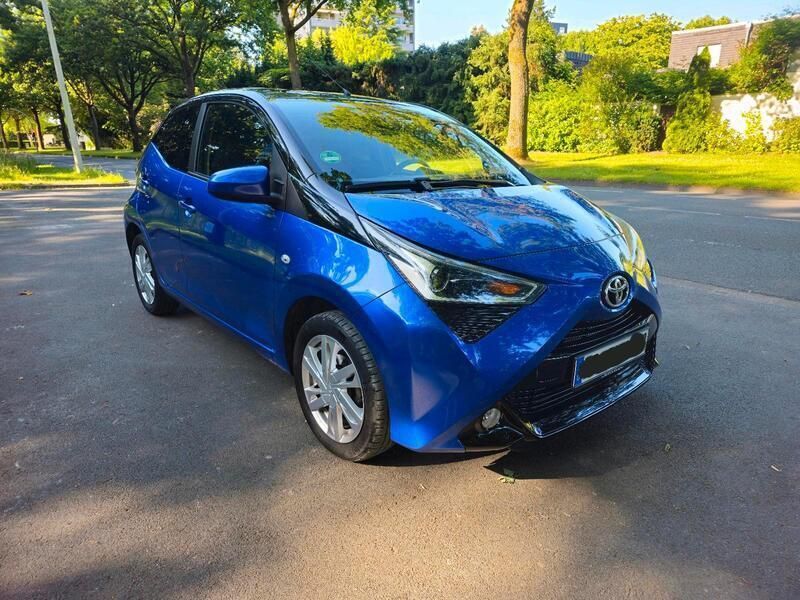 Blau Gebraucht 2018 Toyota Aygo X-clusiv Kleinwagen | 9.700 € (Fairer Preis) - Bild 1/4