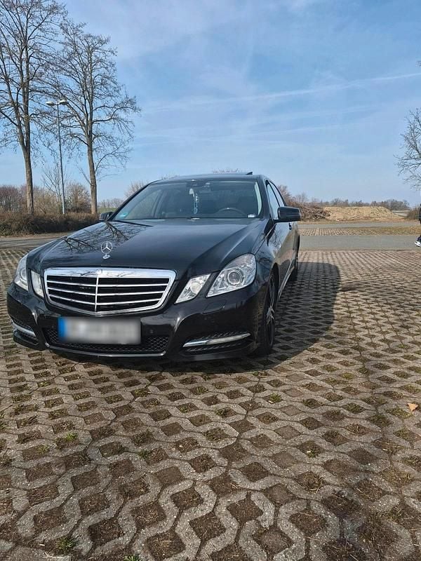 Gebraucht Mercedes E300 231 PS (169 kW) 2011 Schwarz Limousine