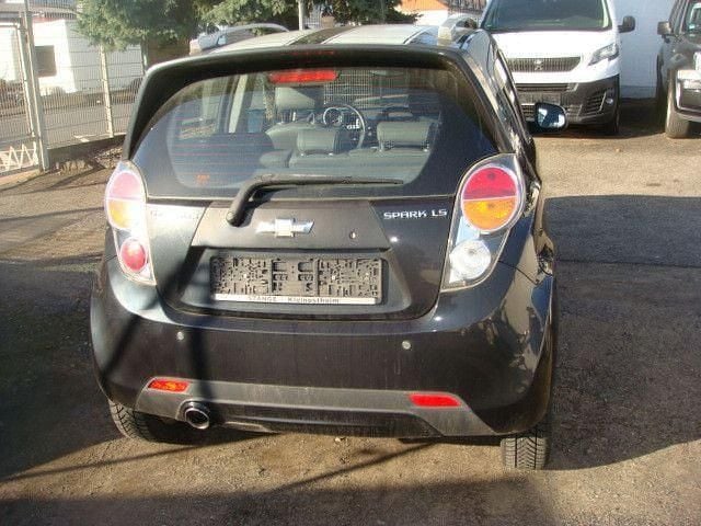 Second-hand Chevrolet Spark LS 68 CP (50 kW) 2011 Negru Hatchback