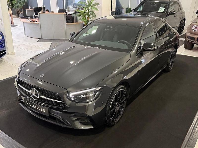 Grau Gebraucht 2023 Mercedes E300 AMG line Limousine | 46.900 € (Etwas zu teuer) - Bild 1/4