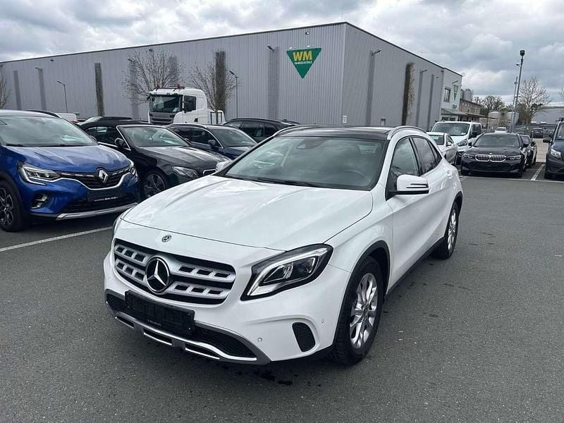 Gebraucht Mercedes GLA180 122 PS (89 kW) 2020 Polarweiss SUV
